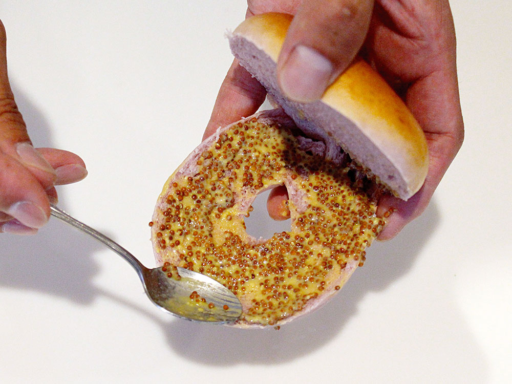 サーモンと紫芋ベーグルのポテトサンド
