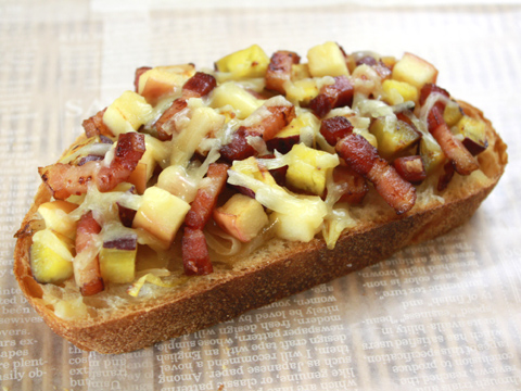 スモークゴーダのグリルチーズとリンゴとベーコンのレシピ