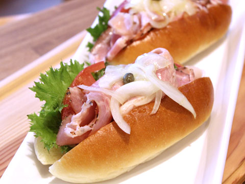 パストラミポークのホットドッグのレシピ ママパンweb本店 小麦粉と優れた食材をそろえるお店 パストラミポークのホットドッグのレシピ ママパンweb本店 小麦粉と優れた食材をそろえるお店