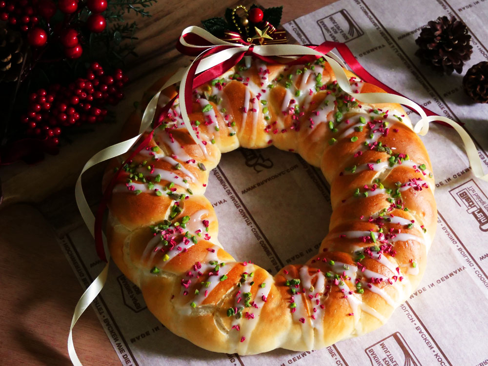 クリスマスにぴったり プレミアム7で作るクリスマスリースパン しっとりもちもち食感を楽しもう のレシピ ママパンweb本店 小麦粉と優れた食材をそろえるお店