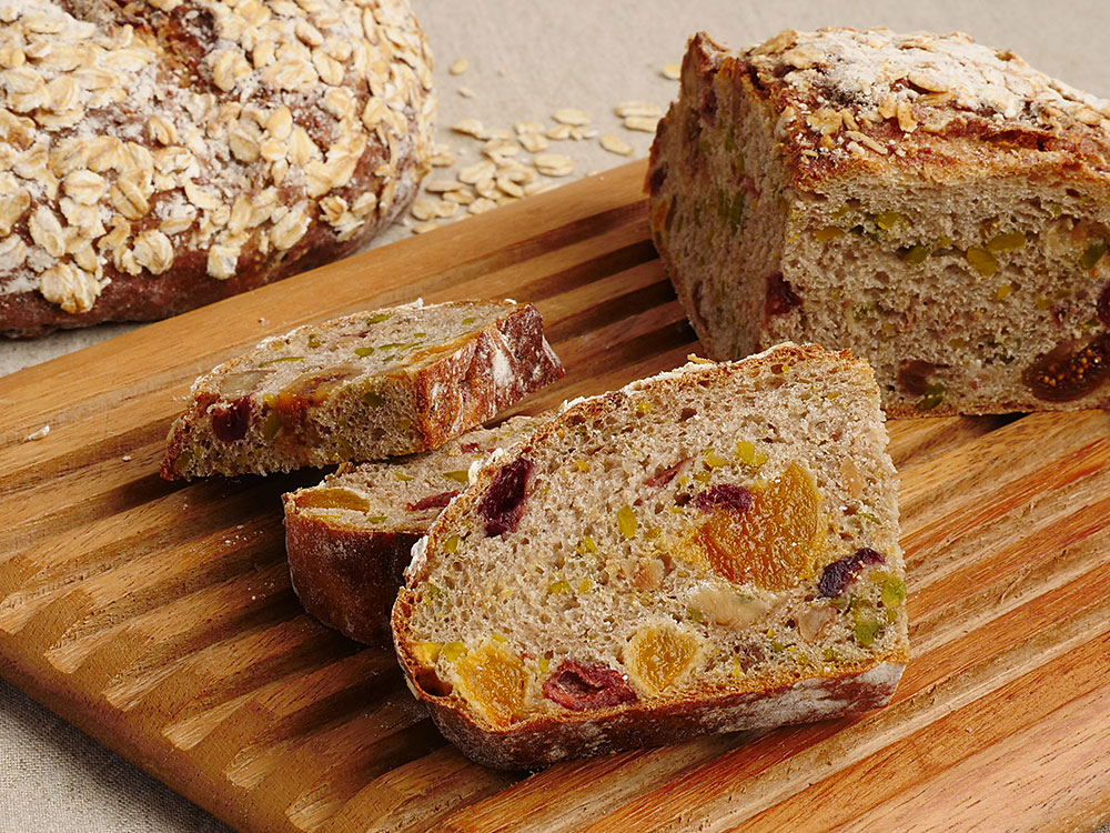 ドライフルーツたっぷり！サワー種で作るライ麦フルーツパンのレシピ