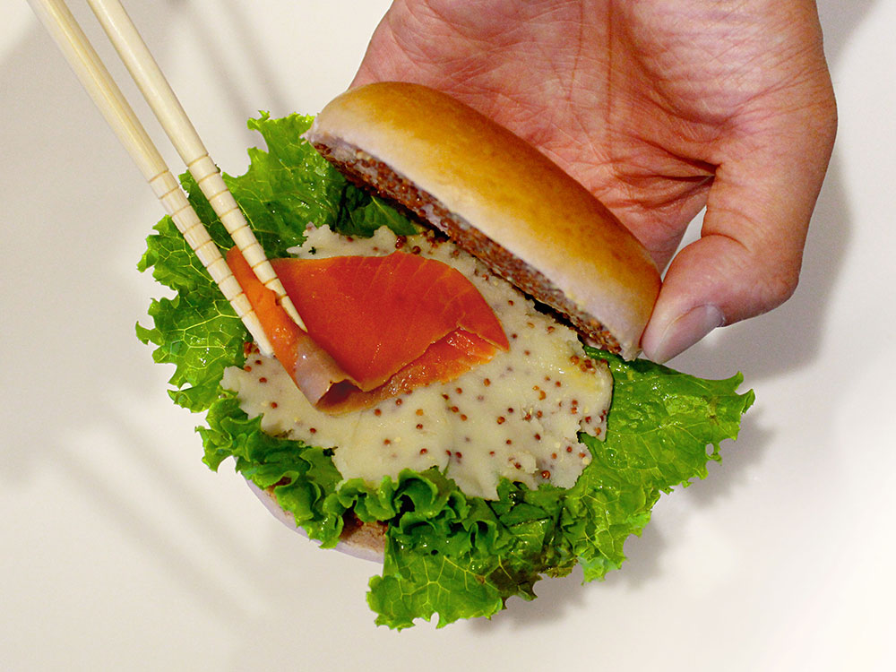 サーモンと紫芋ベーグルのポテトサンド