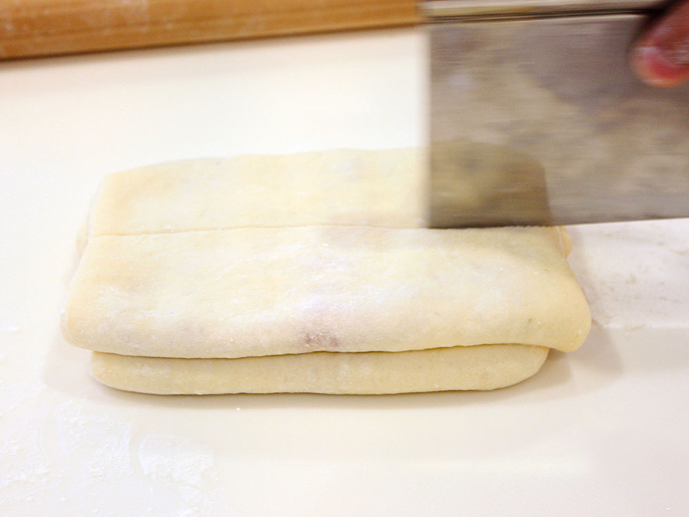 スリムショコラ食パン（シートの折り込み作業)