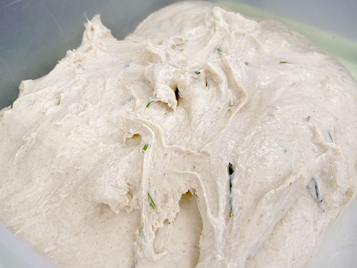 フォカッチャ ローズマリーを加えた生地